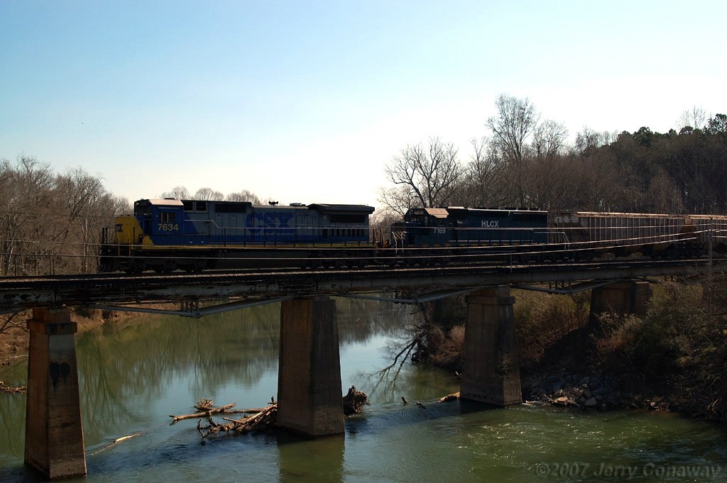 Grain train over Oostanaula